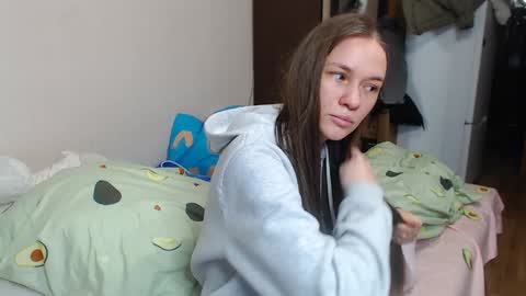 leila_bambi_ online show from January 15, 2025, 8:05 pm