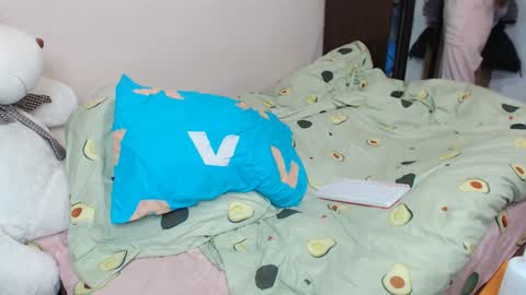 leila_bambi_ online show from January 21, 2025, 7:17 pm