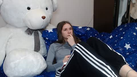 leila_bambi_ online show from January 29, 2025, 10:27 am