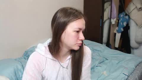 leila_bambi_ online show from February 12, 2025, 4:33 pm