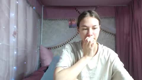 leila_bambi_ online show from November 26, 2025, 3:35 pm