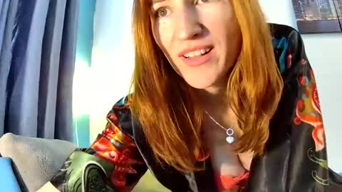 Snapshot of leila_cam18hot chatting on December 19, 2025, 1:40 pm leila_cam18hot online show from December 19, 2025, 1:40 pm