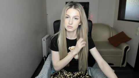 Leila Morriss online show from December 11, 2024, 3:24 am