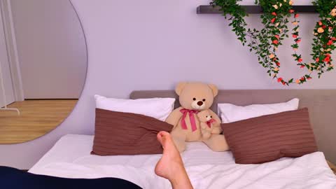 LeilaLawson online show from February 7, 2025, 11:12 am