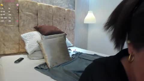 leilapons online show from October 29, 2025, 5:47 pm