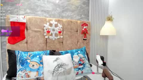 leilapons online show from December 2, 2025, 6:58 pm