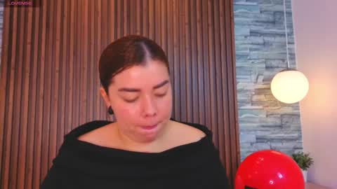 Snapshot of leilapons chatting on February 15, 2026, 7:43 pm leilapons online show from February 15, 2026, 7:43 pm