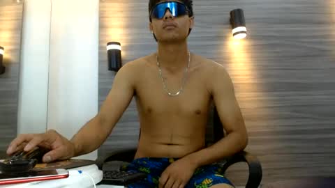 lelehott01 online show from June 19, 2026, 2:27 am