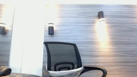 lelehott01 online show from June 20, 2026, 2:25 am