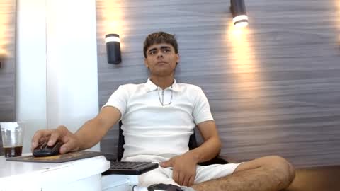 lelehott01 online show from June 23, 2026, 2:53 am