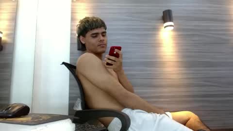 lelehott01 online show from July 2, 2026, 3:23 am