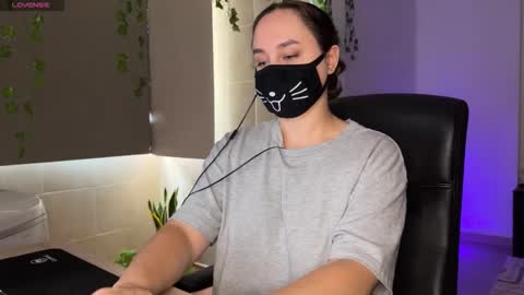 Snapshot of lemi_peachy chatting on October 15, 2025, 9:42 am Lemi online show from October 15, 2025, 9:42 am