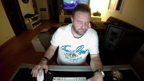 Snapshot of lemouth006 chatting on January 1, 2025, 1:04 am Ange online show from January 1, 2025, 1:04 am