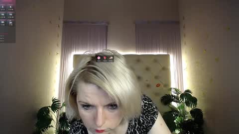 Snapshot of lena_paulles chatting on December 29, 2024, 7:17 am Lena online show from December 29, 2024, 7:17 am
