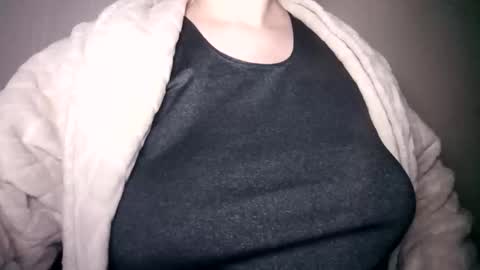 lenagolden online show from February 23, 2026, 3:42 pm