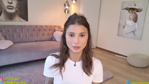 Snapshot of lenna_godess chatting on February 27, 2026, 6:35 am Lenna Goddess online show from February 27, 2026, 6:35 am