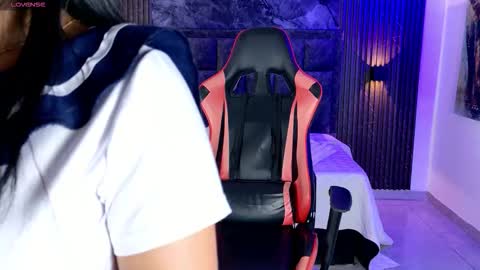 lenna_s online show from November 25, 2025, 11:16 pm