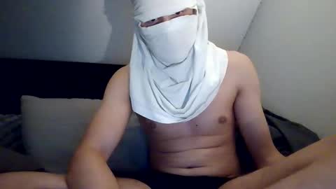 Snapshot of lensor77 chatting on November 6, 2025, 11:37 pm lensor77 online show from November 6, 2025, 11:37 pm