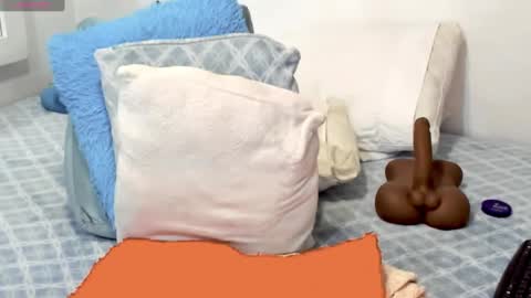 lenz335100 online show from February 5, 2025, 11:28 pm