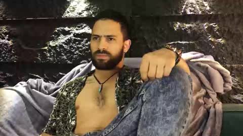 Leo  Diaz online show from November 15, 2025, 11:43 pm