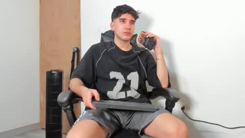 Leo Jones online show from December 14, 2025, 10:58 pm