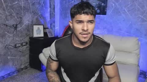 Snapshot of leo_taro chatting on November 7, 2025, 6:52 pm Leo independent model online show from November 7, 2025, 6:52 pm