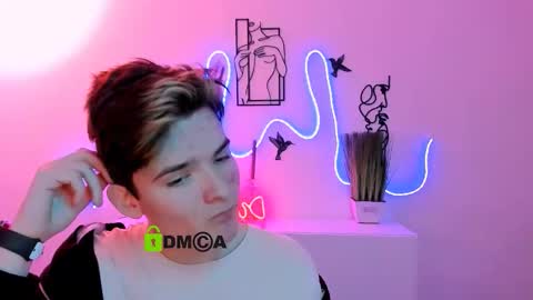 leo_valor online show from December 22, 2025, 7:44 pm