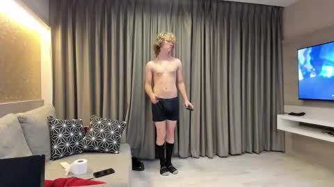 leo_wildd online show from October 5, 2025, 7:56 pm