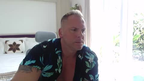 TheBigLeo online show from October 27, 2025, 3:43 am