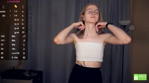 Snapshot of leolakorner chatting on January 17, 2026, 7:06 pm Hello Im Roxy Im just starting my journey here so lets get acquainted online show from January 17, 2026, 7:06 pm