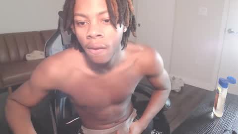 LeoMalonee online show from February 7, 2025, 4:37 am