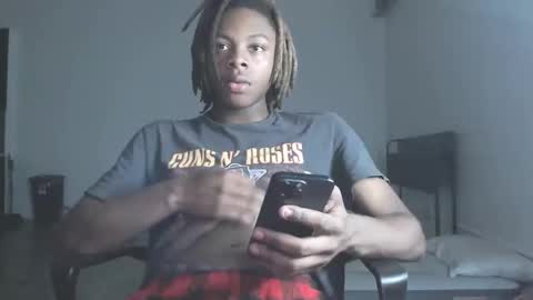 LeoMalonee online show from November 17, 2025, 4:18 am