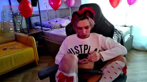 Snapshot of leon_yuugen chatting on February 12, 2025, 8:16 am Leon online show from February 12, 2025, 8:16 am