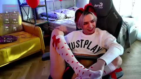 Snapshot of leon_yuugen chatting on February 12, 2025, 11:18 am Leon online show from February 12, 2025, 11:18 am