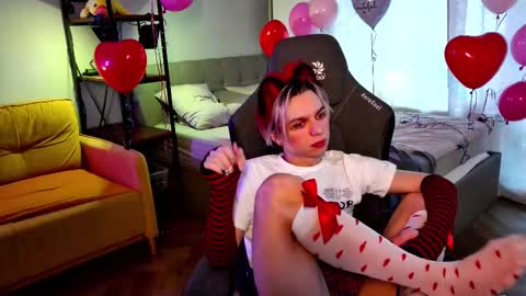 Snapshot of leon_yuugen chatting on February 17, 2025, 7:37 am Leon online show from February 17, 2025, 7:37 am