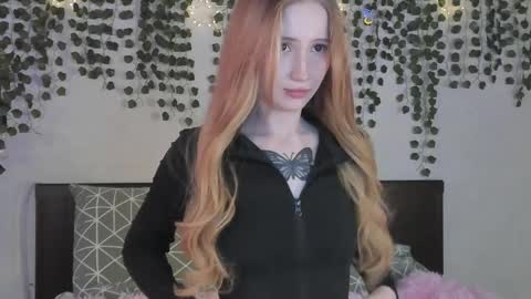 Leona online show from May 18, 2026, 6:52 am