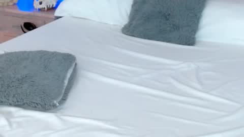 LUCY online show from October 23, 2025, 9:35 pm