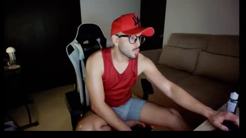 leonandresough online show from October 15, 2025, 4:56 am