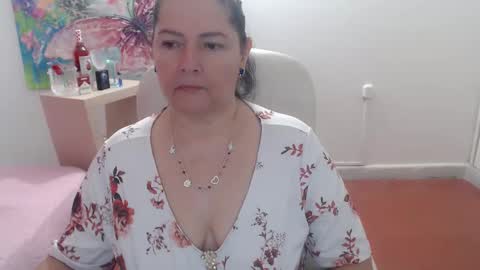 leonela   online show from October 13, 2025, 2:22 am