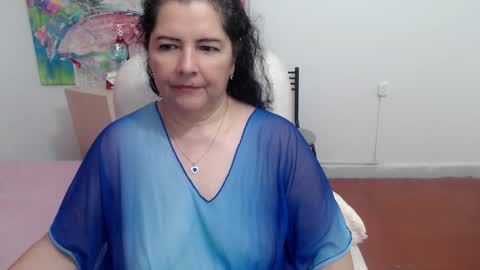 leonela   online show from October 18, 2025, 9:10 am