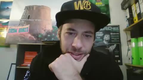 leonidascum online show from December 1, 2025, 10:42 am