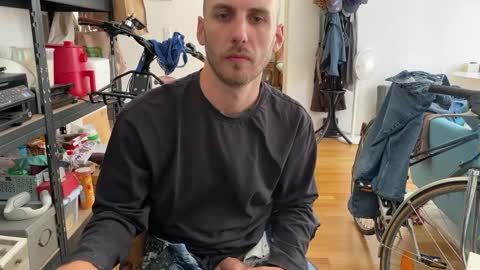 Leon online show from September 11, 2025, 8:58 am