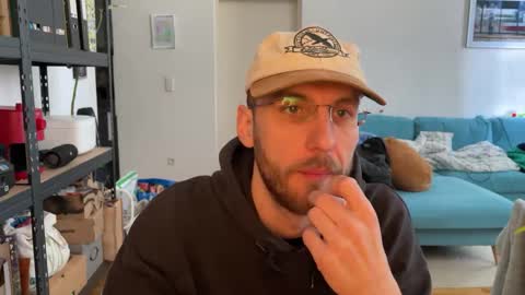 Leon online show from March 23, 2026, 11:03 am