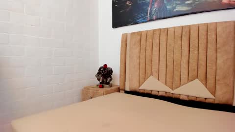 Leo  online show from November 23, 2025, 4:45 am