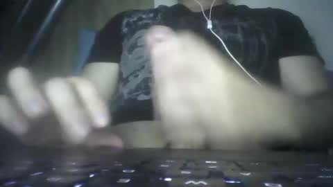 leoonel_95 online show from May 12, 2026, 5:04 am