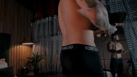 Snapshot of leosalvatore_ chatting on January 21, 2025, 2:54 am Leo Salvatore online show from January 21, 2025, 2:54 am