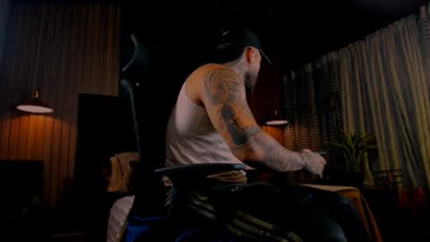 Snapshot of leosalvatore_ chatting on January 29, 2025, 4:26 am Leo Salvatore online show from January 29, 2025, 4:26 am