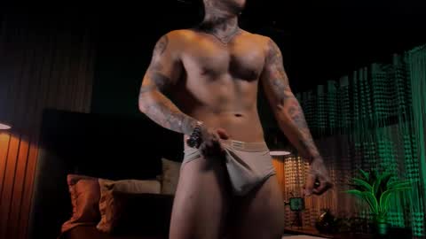 Snapshot of leosalvatore_ chatting on February 24, 2025, 1:46 am Leo Salvatore online show from February 24, 2025, 1:46 am