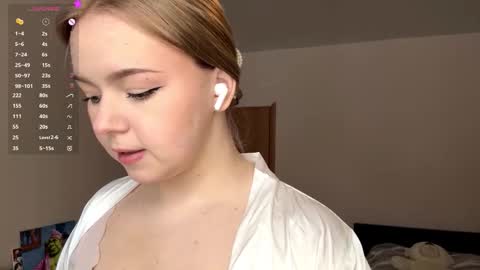 Hello everyone Im Lora Its my first day Were going to have fun together online show from February 13, 2026, 7:37 am