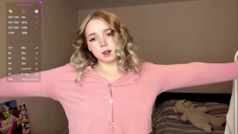 Hello everyone Im Lora Its my first day Were going to have fun together online show from March 4, 2026, 4:40 am